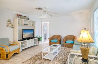 Baywatch Cabin home - 8