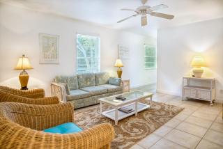 Baywatch Cabin home - 9