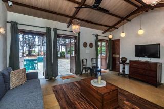 SaffronStays Bay Watch, Palghar - beachfront pool villa at Kelwa Beach - Māhīm - 2