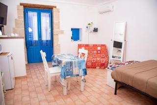 Xenia Home and Selene Home 200m From Sea Apartments - Syracuse - 2
