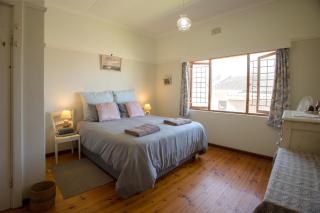 Sea Breeze Stay - East London - 5