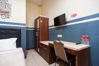 RedDoorz Plus near Universitas Indonesia - Jakarta - 2