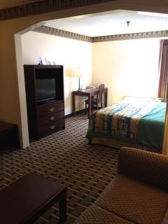 Days Inn & Suites by Wyndham Huntsville - 8