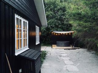 Authentic Holiday Home Close To The Beach - 7