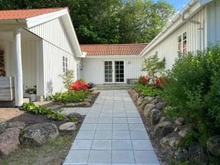 Idyllically Situated Wooden House By The Forest - 9