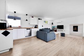 Amazing Holiday Home With View At The Water - Vig - 3