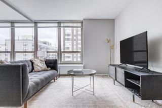 Lakeview 1BR w Gym Pool 1 block to Lincoln Park CHI-402 - 0