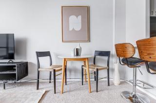 Lakeview 1BR w Gym Pool 1 block to Lincoln Park CHI-402 - 1