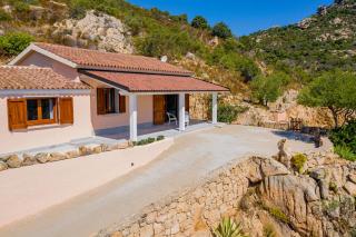 Villa Fiori con Piscina by Wonderful Italy - Olbia - 0