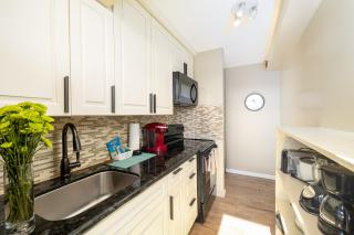 Stylish Ocean View Condo Near Waikiki Beach with Free Parking! - Honolulu - 5