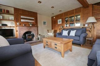 WALK TO THE BEACH, spacious cottage with sea views - St Merryn - 9