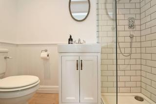 WALK TO THE BEACH, spacious cottage with sea views - St Merryn - 3