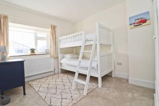 WALK TO THE BEACH, spacious cottage with sea views - St Merryn - 6