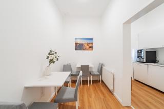 Modern Central City Rooms - 6