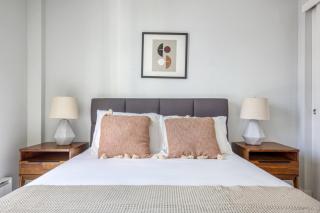 S Lake Union 1BR w Gym WD Space Needle view SEA-169 - 2