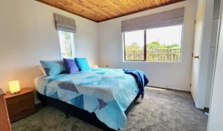 The Sunrise Bach - One Tree Point Holiday Home - 4