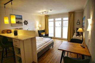 Terrasse, gratis Nutzung vom AHOI Erlebnisbad und Sauna in Sellin - Meeresblick FeWo 30 - Göhren - 1