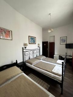 Kis Gellért Guesthouse - Budapest - 8