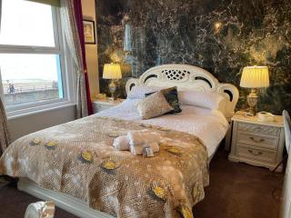 "The Italian" Seafront Apartment - 0