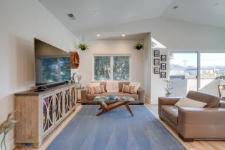 Half Moon Bay Vacation Rental 1 Mile to Beach! - Half Moon Bay - 0