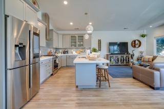 Half Moon Bay Vacation Rental 1 Mile to Beach! - Half Moon Bay - 2