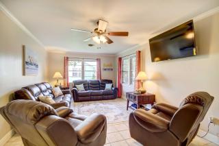 Coastal Long Beach Rental with Patio, Walk to Beach! - Long Beach - 0