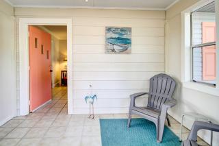 Coastal Long Beach Rental with Patio, Walk to Beach! - Long Beach - 6