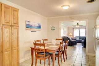 Coastal Long Beach Rental with Patio, Walk to Beach! - Long Beach - 2