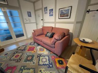 "The Eastbourne" Dog Friendly Seafront Apartment - 2