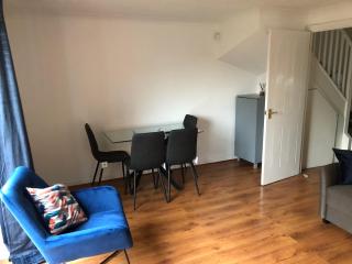 Lovely 3 Bed Semi Detached house with off street parking located in a quiet Close - Londra - 9