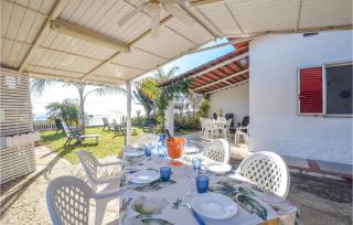 3 Bedroom Beautiful Home In Ricadi - Ricadi - 9