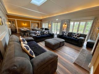 Lydney House Swaffham Sleeps 22 - Swaffham - 6