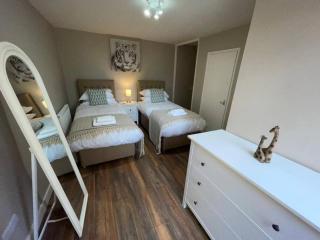 Lydney House Hotel Swaffham Sleeps 22 - 4