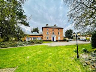 Lydney House Hotel Swaffham Sleeps 22 - 0