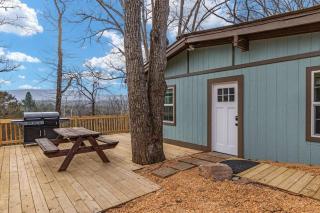 Lazy Lake 3BR Cabin w/ Mtn Views + Hot Tub +Wi-Fi - Luray - 6