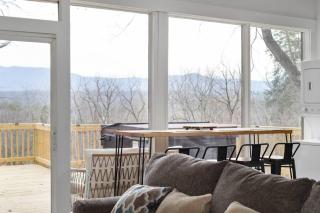 Lazy Lake 3BR Cabin w/ Mtn Views + Hot Tub +Wi-Fi - Luray - 1