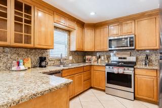 Spacious 5-Bedroom Retreat with Pool Minutes from the Las Vegas Strip - 4