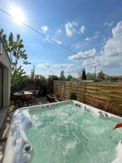Logement entier avec jacuzzi en provence - 1