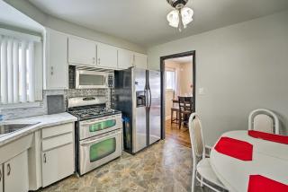 Westland Home with Yard about 20 Mi to Downtown Detroit! - Westland - 2