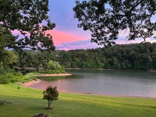 Lakehouse has Spectacular View plus Easy Access! - Rogers - 3