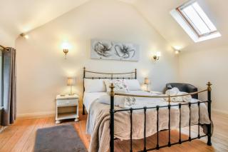 No 2 The Stables - Llangefni - 1