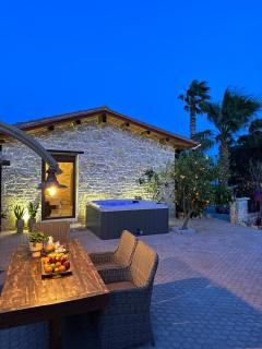 Villa Aspasia with private Jacuzzi - Oasis Resort - Kokkinos Pirgos - 0