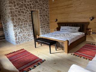 Casa Batraneasca - Domeniul Valea lupilor - Şirnea - 1