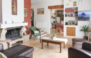 4 Bedroom Beautiful Home In Goult - 9