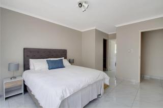 The Cycad. 4-Bed Home next to Clearwater Mall - 2