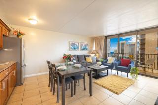 1BR Condo with Great Ocean Views - 1 Block to Beach with Free Parking! - Honolulu - 3