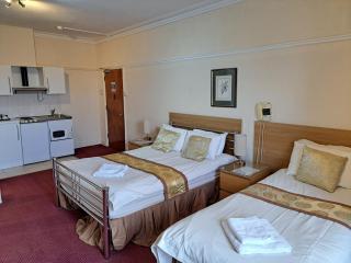 Diamond House - Rugby - 7