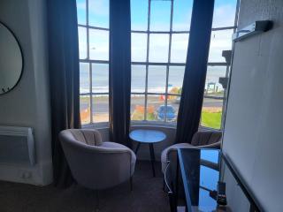 Sea View flat 2 with Fast WiFi and FREE parking - Scarborough - 3