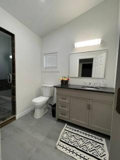 Luxury 2BR within walking distance to Nightlife!! - Covington - 4