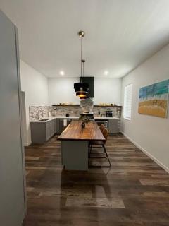 Luxury 2BR within walking distance to Nightlife!! - Covington - 3